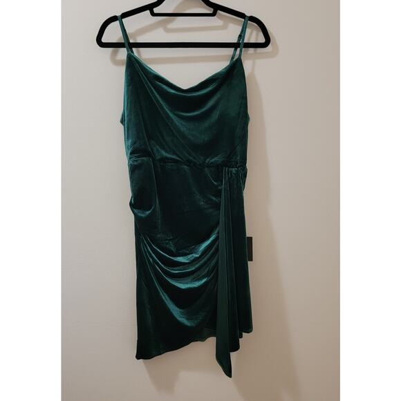 Lulus NWT Living it‎ Luxe Taupe Velvet Tulip Mini Dress Emerald Green Size L - Picture 2 of 13